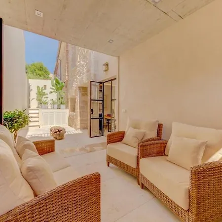 Charming Alicanti 4 Bedrooms Positioned In The Heart Of Old Town Pollenca