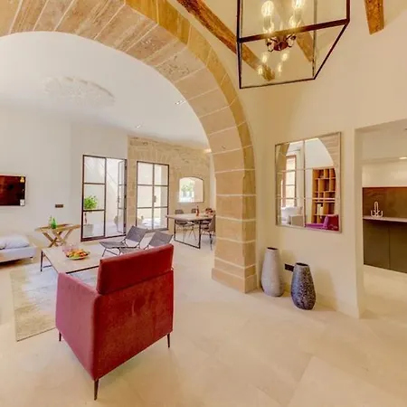Charming Alicanti 4 Bedrooms Positioned In The Heart Of Old Town