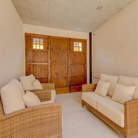 Villa Charming Alicanti 4 Bedrooms Positioned In The Heart Of Old Town