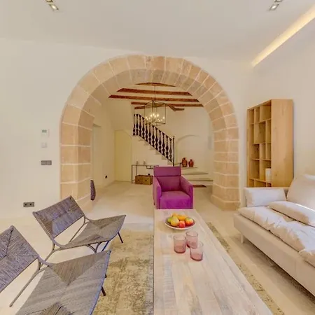 Villa Charming Alicanti 4 Bedrooms Positioned In The Heart Of Old Town *