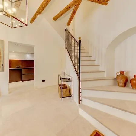 Charming Alicanti 4 Bedrooms Positioned In The Heart Of Old Town Villa