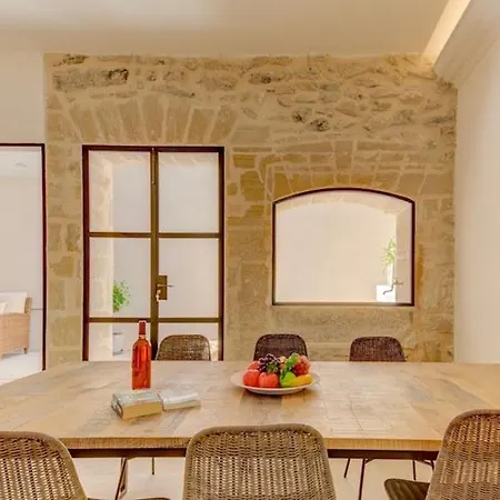 Charming Alicanti 4 Bedrooms Positioned In The Heart Of Old Town Villa *