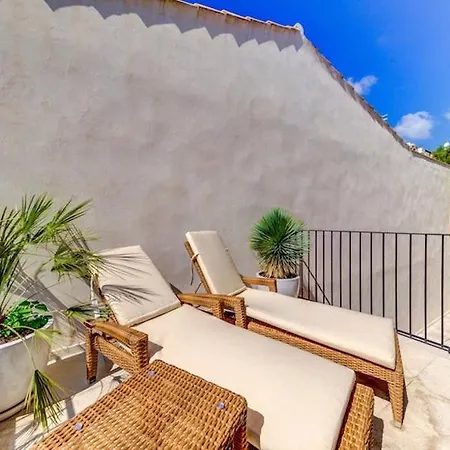 Charming Alicanti 4 Bedrooms Positioned In The Heart Of Old Town Villa