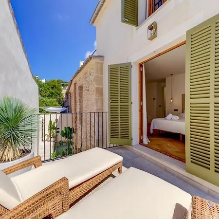 Charming Alicanti 4 Bedrooms Positioned In The Heart Of Old Town Villa
