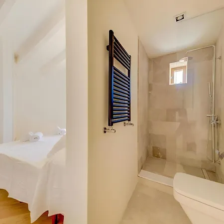 Charming Alicanti 4 Bedrooms Positioned In The Heart Of Old Town *