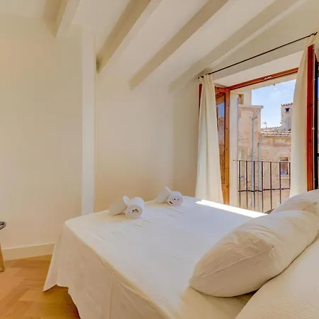 Charming Alicanti 4 Bedrooms Positioned In The Heart Of Old Town *
