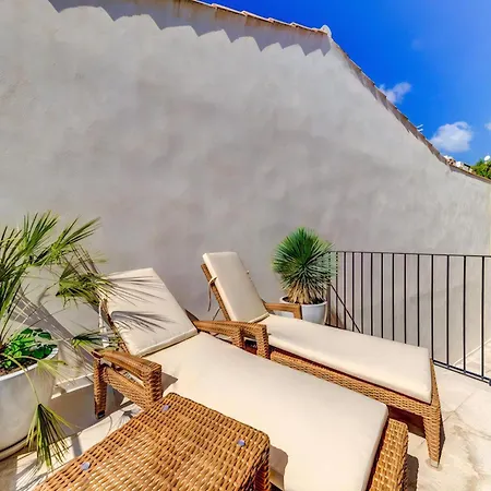 Villa Charming Alicanti 4 Bedrooms Positioned In The Heart Of Old Town
