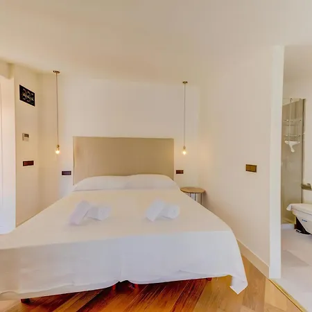 Charming Alicanti 4 Bedrooms Positioned In The Heart Of Old Town Villa *