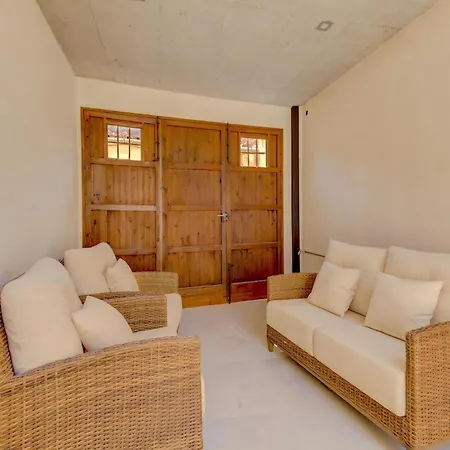 Charming Alicanti 4 Bedrooms Positioned In The Heart Of Old Town
