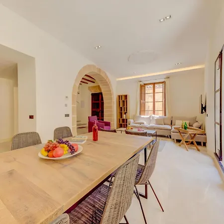 Charming Alicanti 4 Bedrooms Positioned In The Heart Of Old Town Villa *